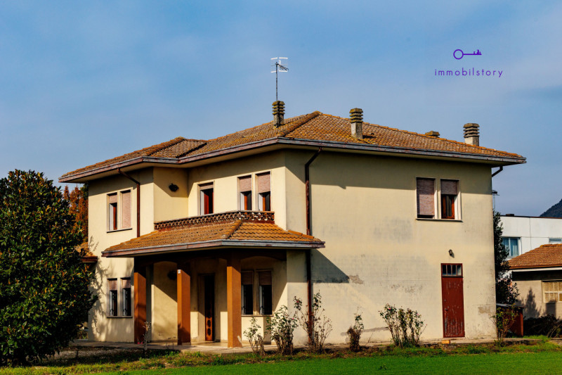 Casa singola di circa 200 mq con 1500 mq di terreno.

L’immobile è stato mantenuto con cura e si ...