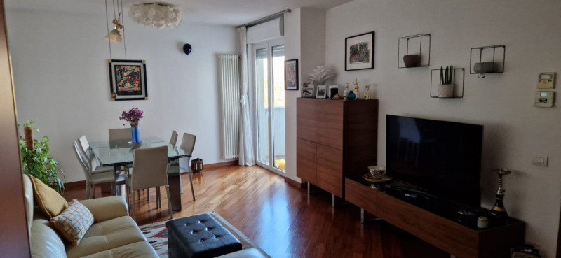 Su palazzo di recente costruzione, al piano quarto con ascensore affittasi signorile tricamere mo...