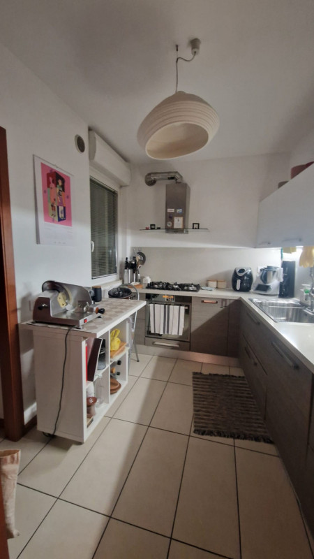 Su palazzo di recente costruzione, al piano quarto con ascensore affittasi signorile tricamere mo...