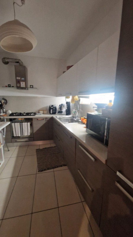 Su palazzo di recente costruzione, al piano quarto con ascensore affittasi signorile tricamere mo...