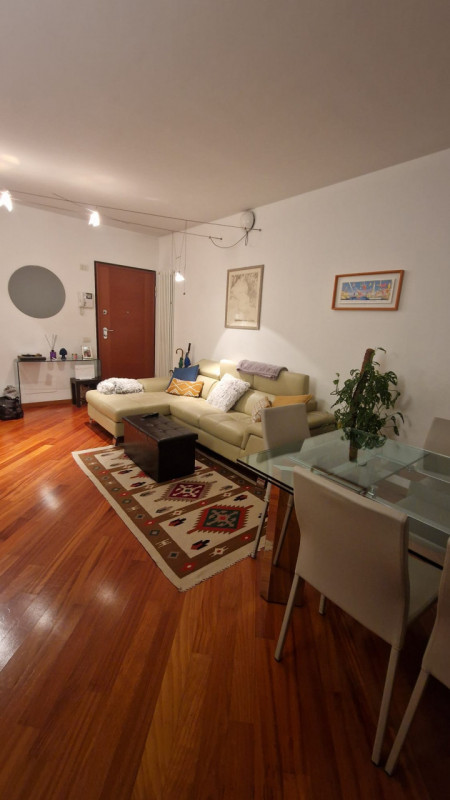 Su palazzo di recente costruzione, al piano quarto con ascensore affittasi signorile tricamere mo...