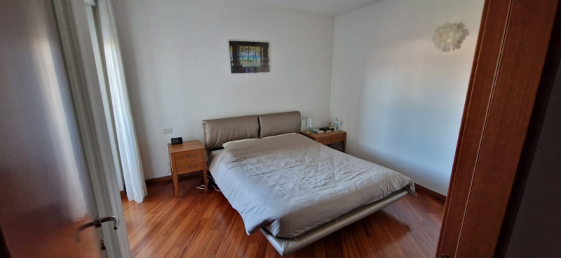 Su palazzo di recente costruzione, al piano quarto con ascensore affittasi signorile tricamere mo...