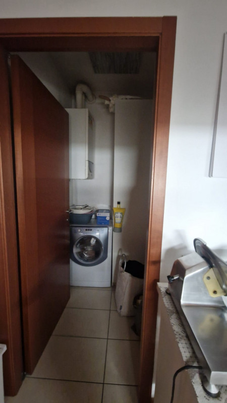 Su palazzo di recente costruzione, al piano quarto con ascensore affittasi signorile tricamere mo...