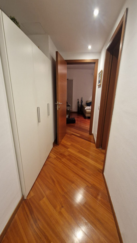 Su palazzo di recente costruzione, al piano quarto con ascensore affittasi signorile tricamere mo...