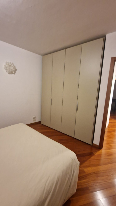 Su palazzo di recente costruzione, al piano quarto con ascensore affittasi signorile tricamere mo...