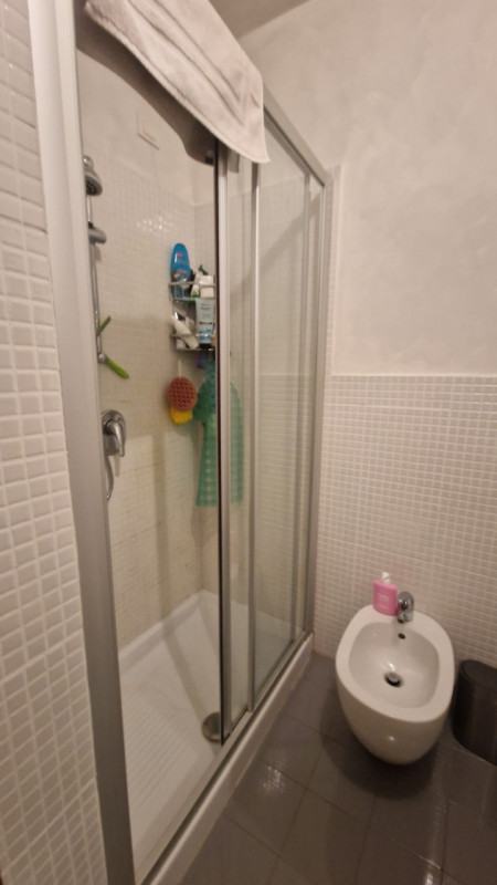 Su palazzo di recente costruzione, al piano quarto con ascensore affittasi signorile tricamere mo...