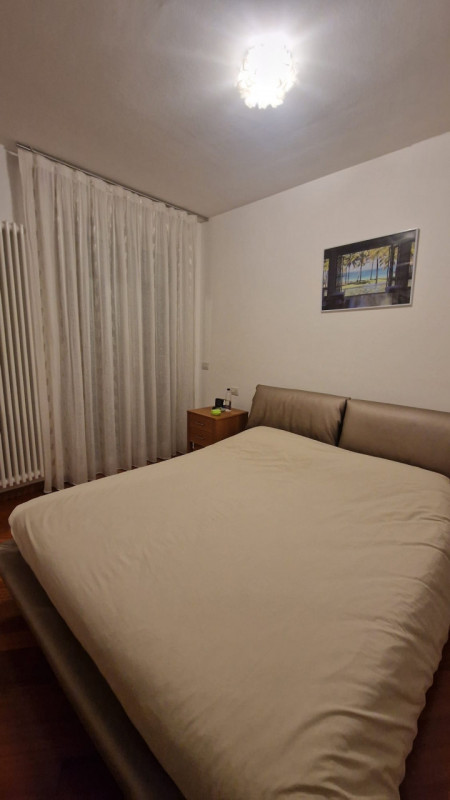 Su palazzo di recente costruzione, al piano quarto con ascensore affittasi signorile tricamere mo...