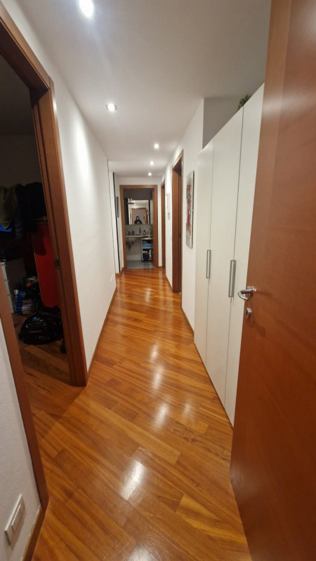 Su palazzo di recente costruzione, al piano quarto con ascensore affittasi signorile tricamere mo...