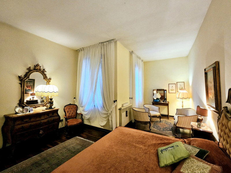 In una bellissima posizione centrale a Treponti, località di Teolo, proponiamo in vendita un eleg...