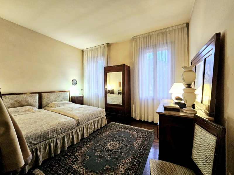 In una bellissima posizione centrale a Treponti, località di Teolo, proponiamo in vendita un eleg...