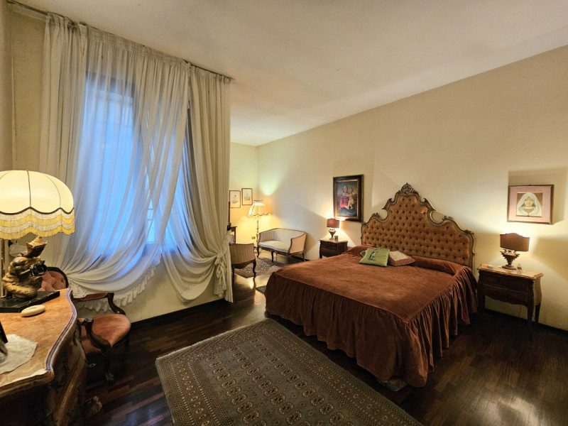 In una bellissima posizione centrale a Treponti, località di Teolo, proponiamo in vendita un eleg...