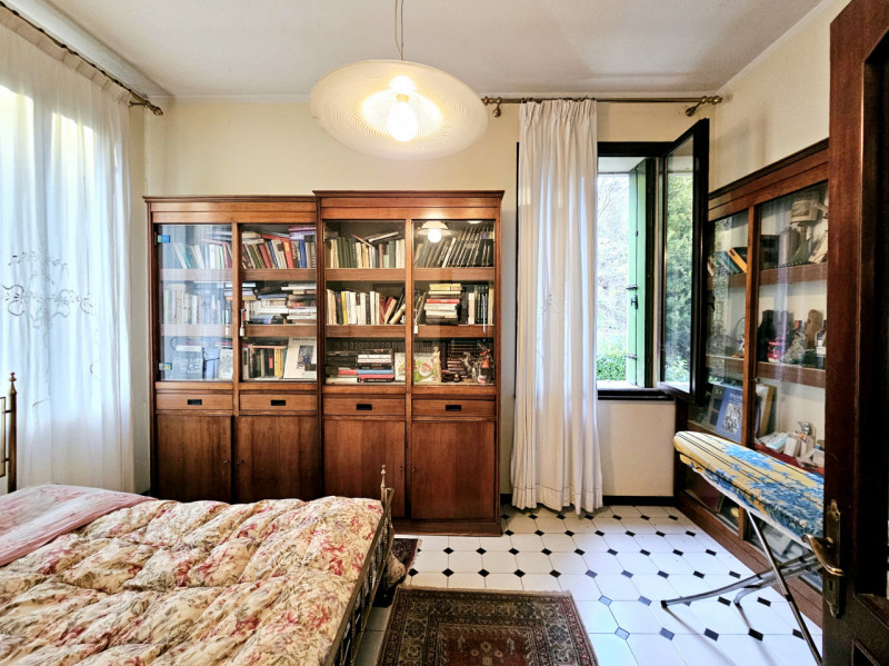 In una bellissima posizione centrale a Treponti, località di Teolo, proponiamo in vendita un eleg...