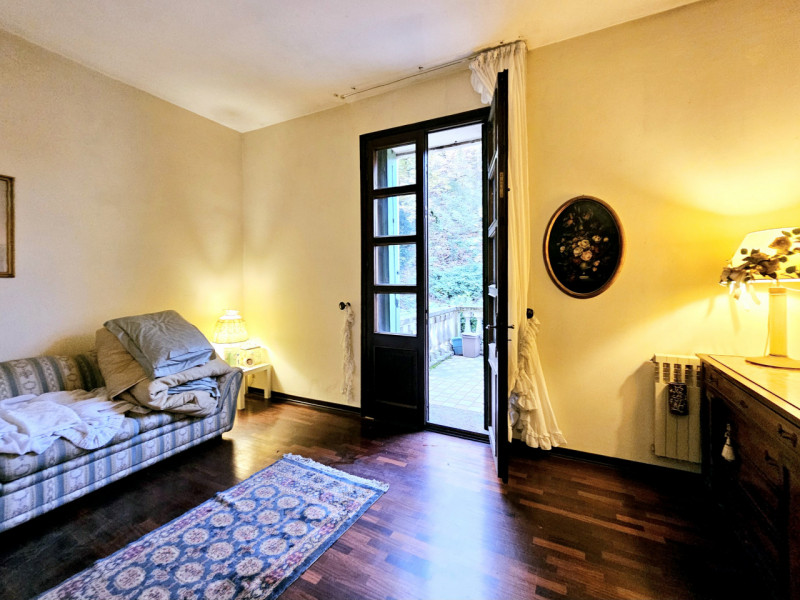 In una bellissima posizione centrale a Treponti, località di Teolo, proponiamo in vendita un eleg...