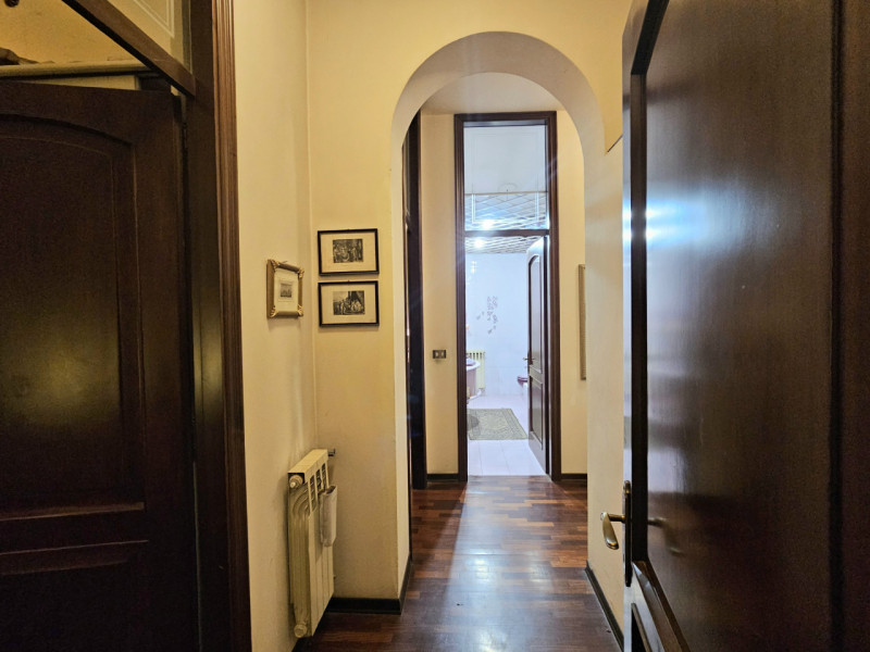 In una bellissima posizione centrale a Treponti, località di Teolo, proponiamo in vendita un eleg...