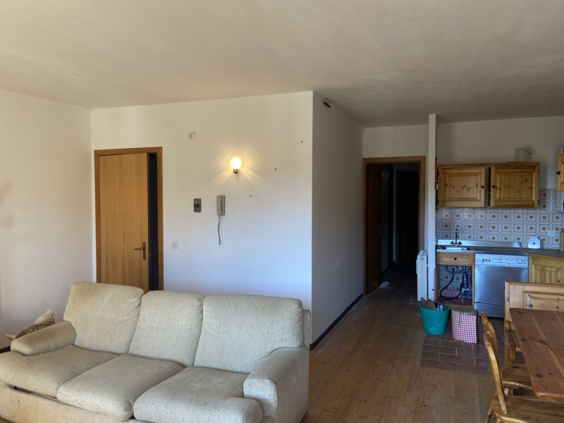 Il Vostro Rifugio Perfetto a Tonezza del Cimone: Appartamento Quadrilocale di Charme

Scoprite l'...