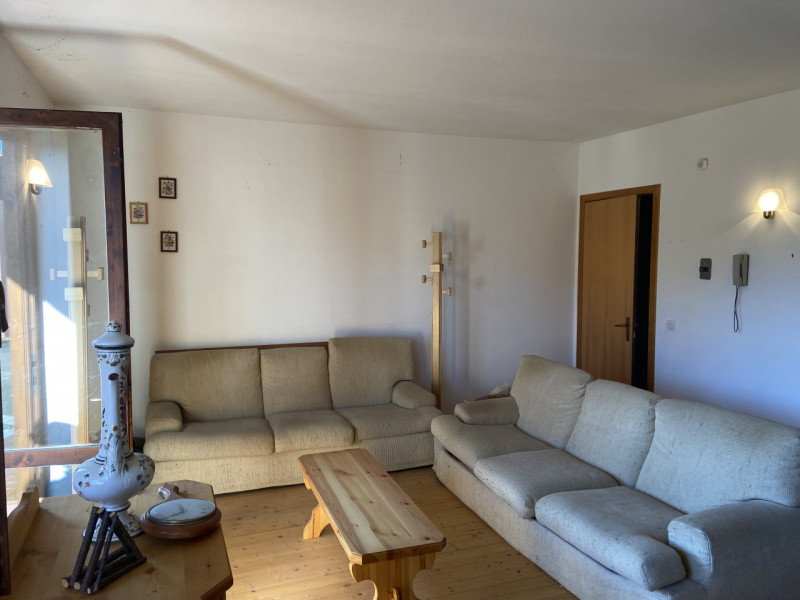 Il Vostro Rifugio Perfetto a Tonezza del Cimone: Appartamento Quadrilocale di Charme

Scoprite l'...