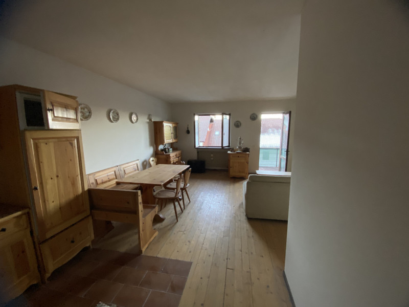 Il Vostro Rifugio Perfetto a Tonezza del Cimone: Appartamento Quadrilocale di Charme

Scoprite l'...