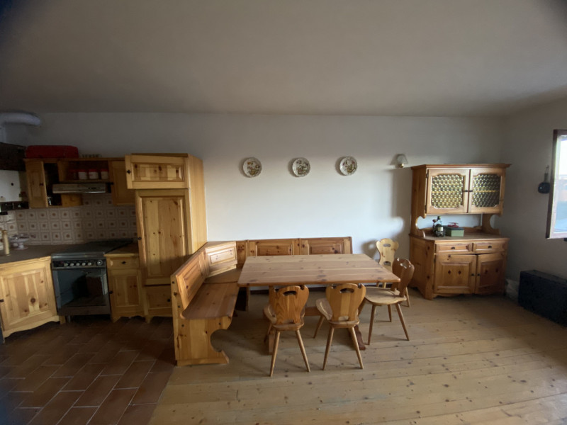 Il Vostro Rifugio Perfetto a Tonezza del Cimone: Appartamento Quadrilocale di Charme

Scoprite l'...