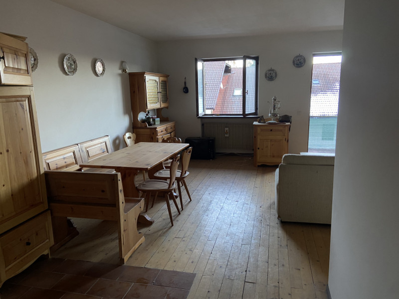 Il Vostro Rifugio Perfetto a Tonezza del Cimone: Appartamento Quadrilocale di Charme

Scoprite l'...