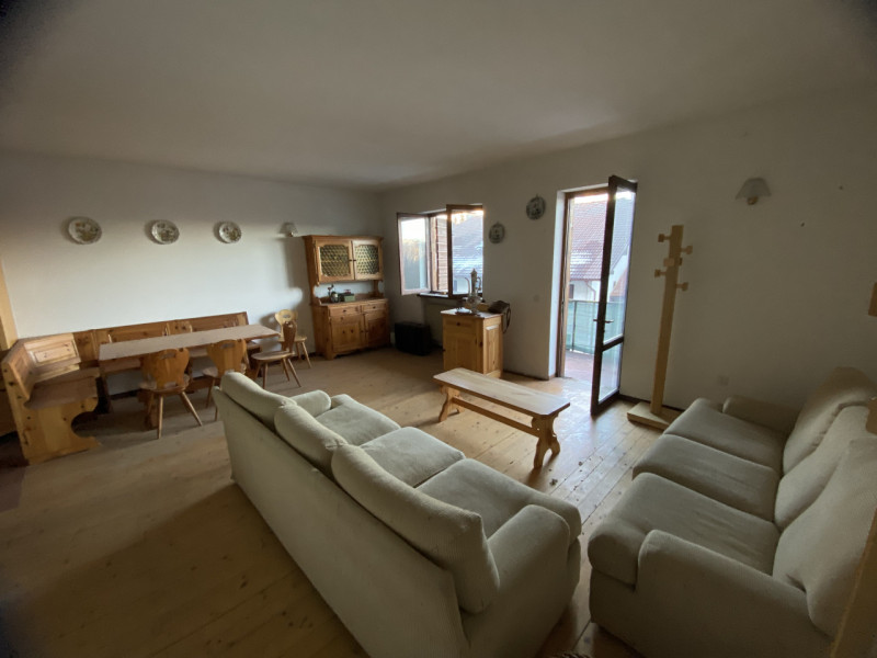 Il Vostro Rifugio Perfetto a Tonezza del Cimone: Appartamento Quadrilocale di Charme

Scoprite l'...