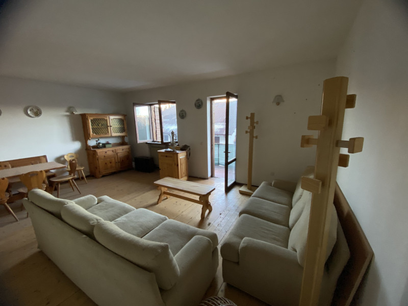 Il Vostro Rifugio Perfetto a Tonezza del Cimone: Appartamento Quadrilocale di Charme

Scoprite l'...