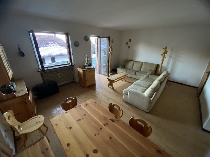 Il Vostro Rifugio Perfetto a Tonezza del Cimone: Appartamento Quadrilocale di Charme

Scoprite l'...