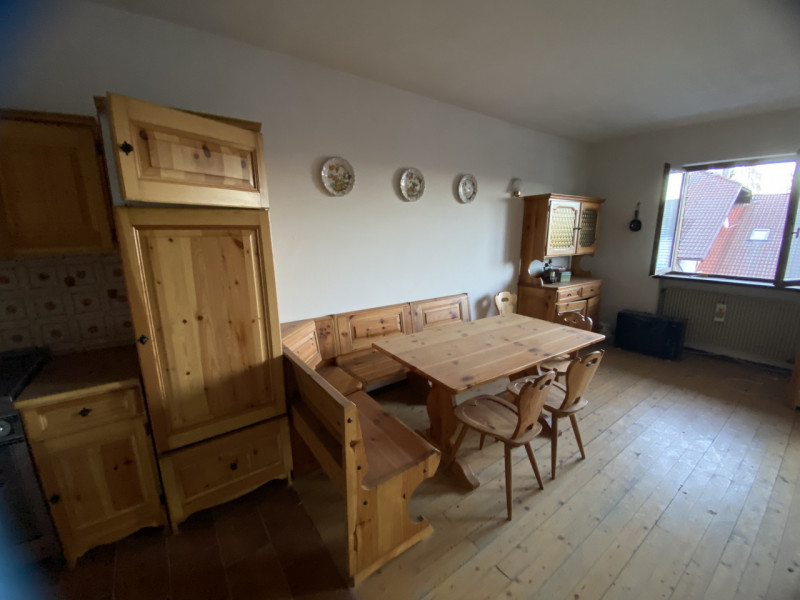 Il Vostro Rifugio Perfetto a Tonezza del Cimone: Appartamento Quadrilocale di Charme

Scoprite l'...