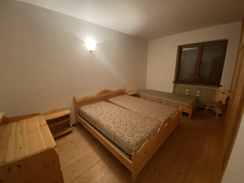 Il Vostro Rifugio Perfetto a Tonezza del Cimone: Appartamento Quadrilocale di Charme

Scoprite l'...