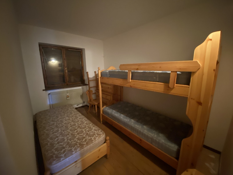 Il Vostro Rifugio Perfetto a Tonezza del Cimone: Appartamento Quadrilocale di Charme

Scoprite l'...