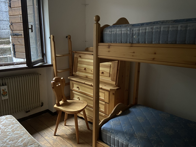 Il Vostro Rifugio Perfetto a Tonezza del Cimone: Appartamento Quadrilocale di Charme

Scoprite l'...