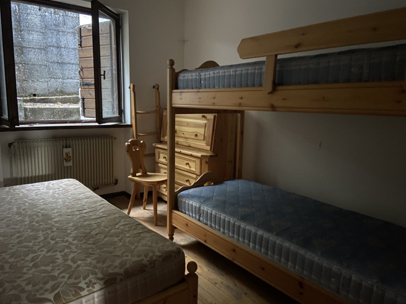 Il Vostro Rifugio Perfetto a Tonezza del Cimone: Appartamento Quadrilocale di Charme

Scoprite l'...