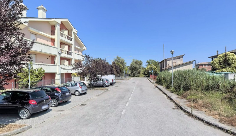 Si propone un terreno edificabile in Viale Italia 46 a Bovolenta. La lottizzazione avvenuta conse...
