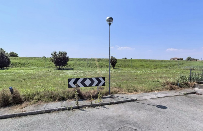 Si propone un terreno edificabile in Viale Italia 46 a Bovolenta. La lottizzazione avvenuta conse...