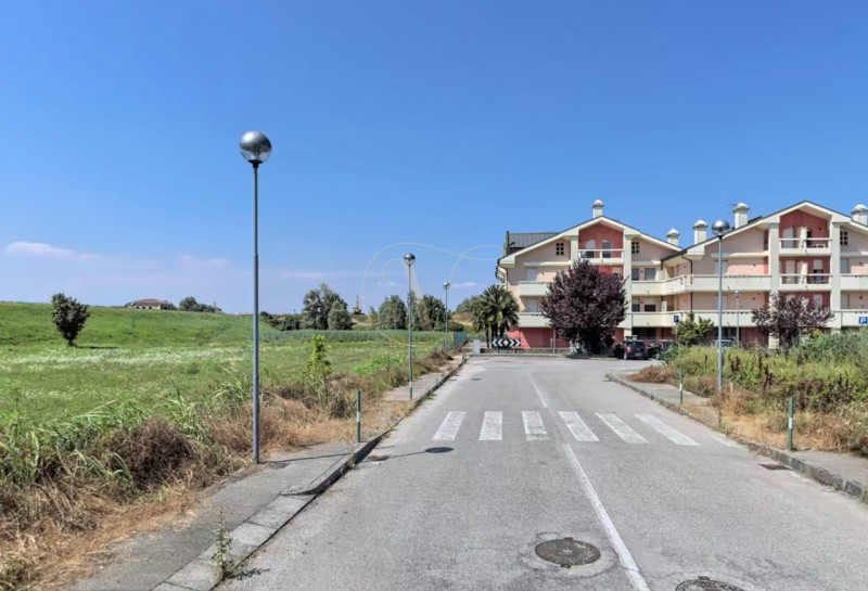 Si propone un terreno edificabile in Viale Italia 46 a Bovolenta. La lottizzazione avvenuta conse...