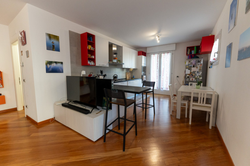 Proponiamo in vendita a Padova, nella tranquilla zona di Brusegana, un elegante appartamento al p...