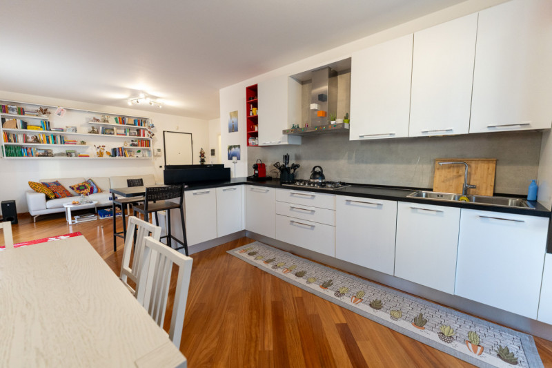 Proponiamo in vendita a Padova, nella tranquilla zona di Brusegana, un elegante appartamento al p...