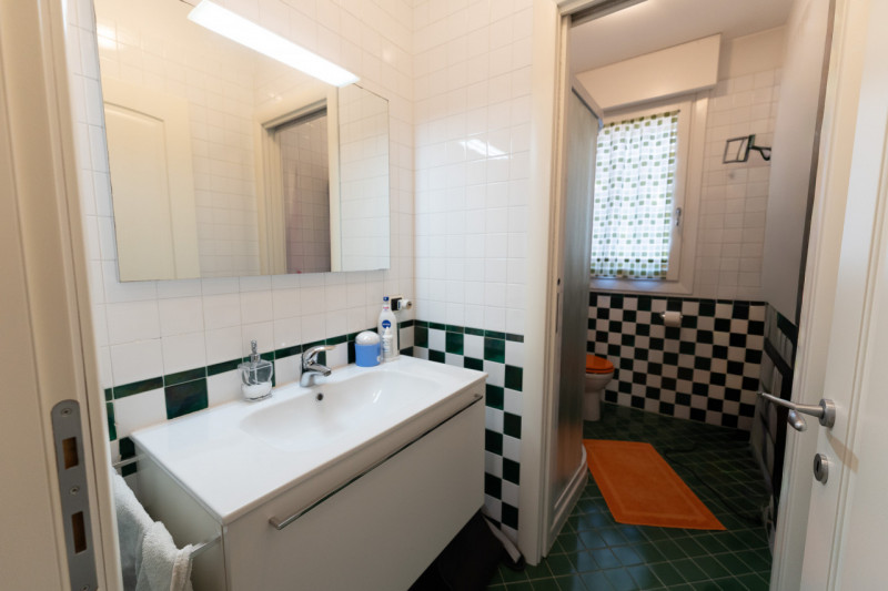 Proponiamo in vendita a Padova, nella tranquilla zona di Brusegana, un elegante appartamento al p...