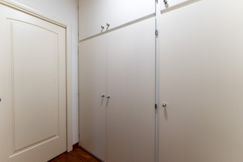 Proponiamo in vendita a Padova, nella tranquilla zona di Brusegana, un elegante appartamento al p...