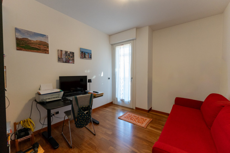 Proponiamo in vendita a Padova, nella tranquilla zona di Brusegana, un elegante appartamento al p...