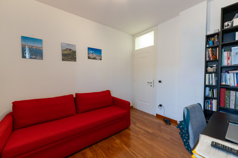 Proponiamo in vendita a Padova, nella tranquilla zona di Brusegana, un elegante appartamento al p...