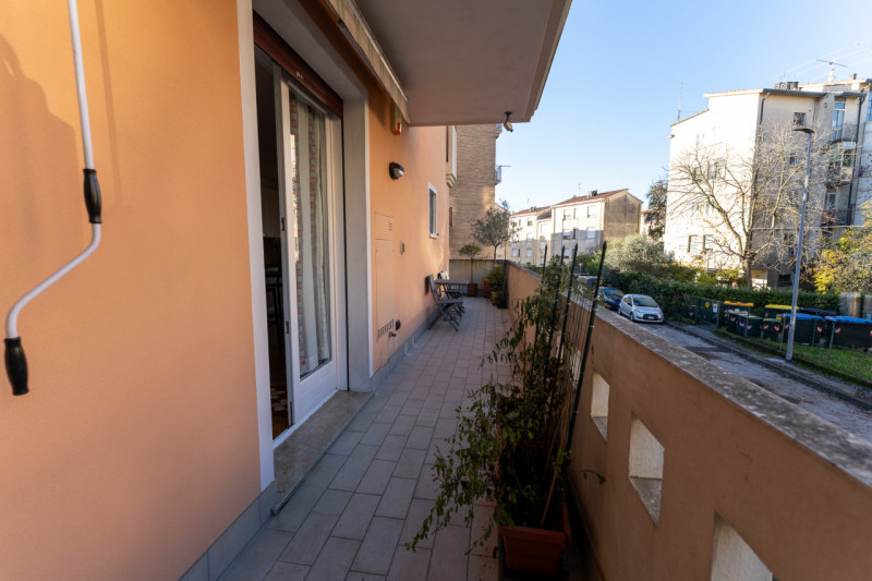 Proponiamo in vendita a Padova, nella tranquilla zona di Brusegana, un elegante appartamento al p...