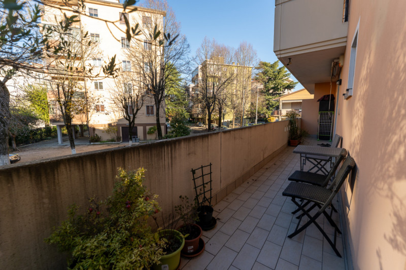 Proponiamo in vendita a Padova, nella tranquilla zona di Brusegana, un elegante appartamento al p...