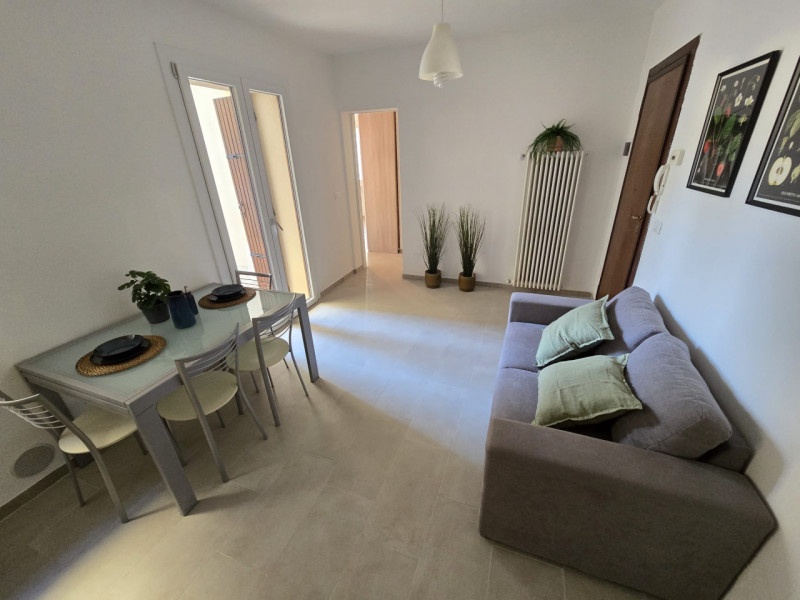 Proponiamo un appartamento bilocale di circa 55 mq situato nella zona più ricercata di Este, idea...