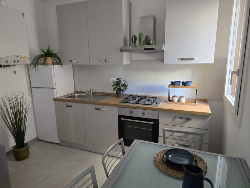 Proponiamo un appartamento bilocale di circa 55 mq situato nella zona più ricercata di Este, idea...