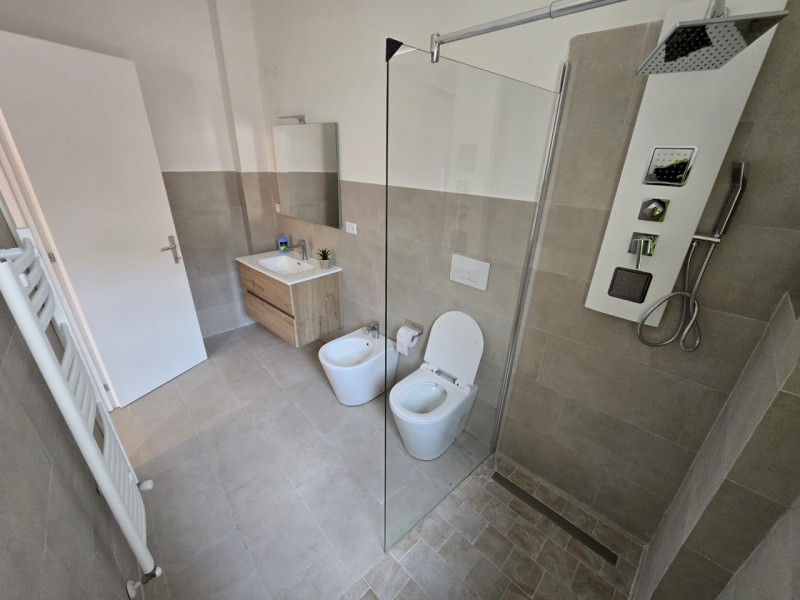 Proponiamo un appartamento bilocale di circa 55 mq situato nella zona più ricercata di Este, idea...