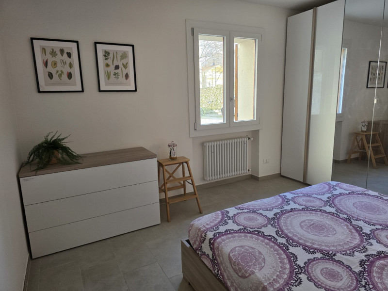 Proponiamo un appartamento bilocale di circa 55 mq situato nella zona più ricercata di Este, idea...