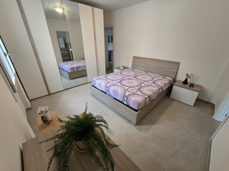 Proponiamo un appartamento bilocale di circa 55 mq situato nella zona più ricercata di Este, idea...