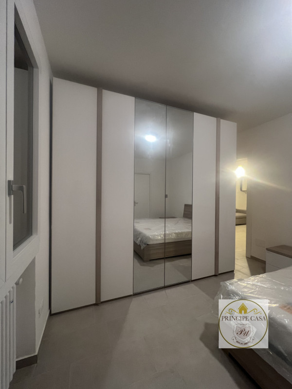 A pochi passi dal centro di Este, tranquillamente raggiungibile a piedi, proponiamo in vendita ap...