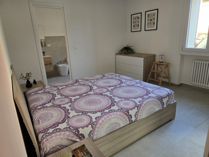 Proponiamo un appartamento bilocale di circa 55 mq situato nella zona più ricercata di Este, idea...