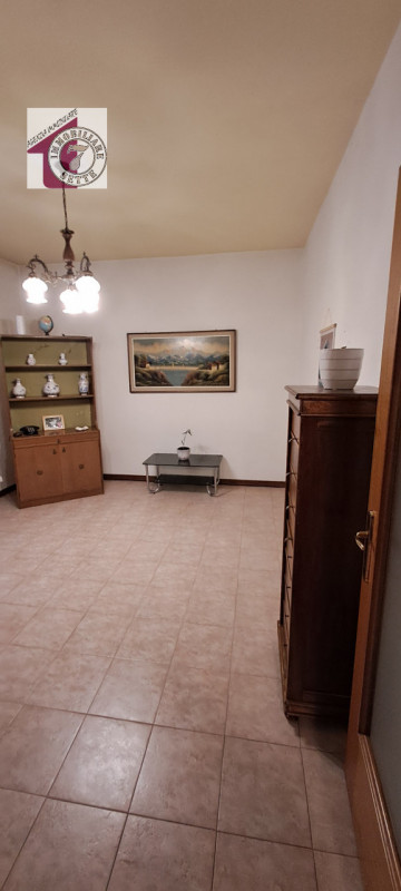 Vendesi PIAZZOLA SUL BRENTA - PRIMA PERIFERIA casa singola degli anni 60, di circa 140 mq. comple...